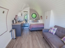 Double Glamping Pod   01  00